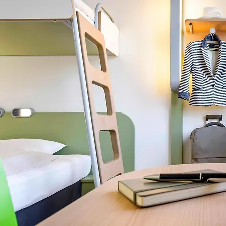 Ibis Budget La Defense Hotel 2*